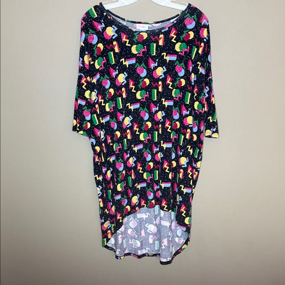 🌟 LULAROE: Patterned Tunic on Black Background/High Low- Size M   EUC - Picture 2 of 8